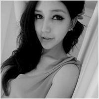 灰色头像女生伤感不带字:依然爱你_WWW.TQQA.COM
