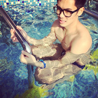 欧美男生头像成熟:伤感:对着情花轻轻叹_WWW.TQQA.COM