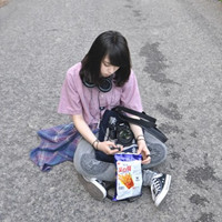 一个人伤感意境头像:听你说想我_WWW.TQQA.COM