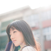 眼神交汇记住你甜蜜笑容::森系意境女生头像_WWW.TQQA.COM