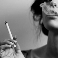 抽烟的女生头像:非主流你跟不上的潮流_WWW.TQQA.COM