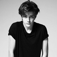 中长发欧美颓废头像男生_WWW.TQQA.COM