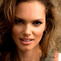 超模莉萨勒·蒙特内格罗QQ头像_WWW.TQQA.COM