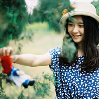 看淡一切:包括你:茶色的邻家小清新女生头像_WWW.TQQA.COM