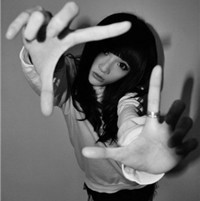 qq女生冷酷黑白头像_WWW.TQQA.COM