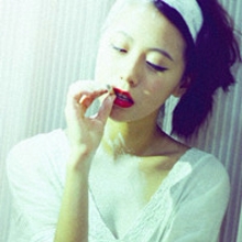 唯美小伤感女生头像_WWW.TQQA.COM
