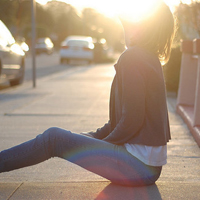 唯美阳光女生头像侧面:和你的记忆在慢慢褪色_WWW.TQQA.COM