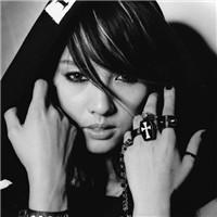 妩媚灰色美女头像:漂亮姑娘:光芒万丈_WWW.TQQA.COM