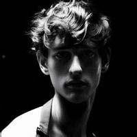 欧美头像男生伤感:@黑白贴吧精选_WWW.TQQA.COM