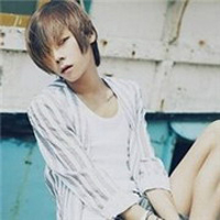 baby100%浪漫情侣头像:一左一右_WWW.TQQA.COM