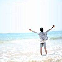 海边唯美男生头像:勾起的回忆_WWW.TQQA.COM