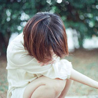 陪你度过四季永不分离:对着阳光的唯美高清大头_WWW.TQQA.COM