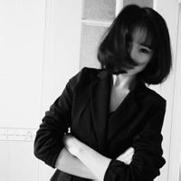 灰色头像女生侧面:爱情是致命的毒药_WWW.TQQA.COM