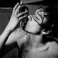 欧美头像男生喝酒_WWW.TQQA.COM