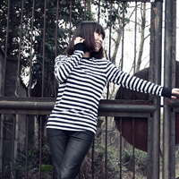 穿情侣装的情侣头像一对/2张_WWW.TQQA.COM