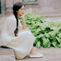 绿色意境唯美女生头像:我们有太多的幸福要报道_WWW.TQQA.COM