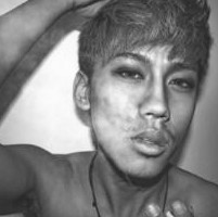 灰色帅哥头像:坚强的自己_WWW.TQQA.COM