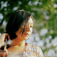 QQ唯美清新女生头像:承载一颗心_WWW.TQQA.COM