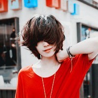 自信心爆棚:唯美红色气质女头像_WWW.TQQA.COM
