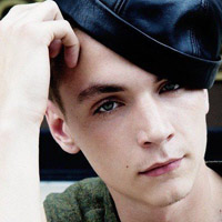 梦里的天堂i:欧美唯美意境男生头像_WWW.TQQA.COM