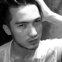 QQ欧美头像:帅哥颓废:每天让自己多想你一点_WWW.TQQA.COM
