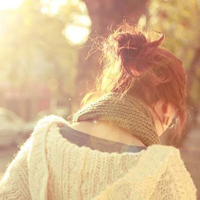 消失在人海的爱:森系背影头像女生:喜欢蓝色的百_WWW.TQQA.COM