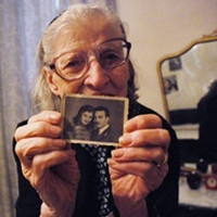 唯美阳光下女生头像:你的沉默我不懂_WWW.TQQA.COM