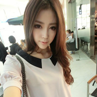 身穿娃娃领衣服的唯美女生头像:傻得太天真_WWW.TQQA.COM