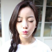 搞怪控近脸女生可爱头像:你千万不要爱上我_WWW.TQQA.COM