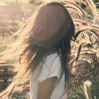 唯美阳光女生头像侧面:和你的记忆在慢慢褪色_WWW.TQQA.COM