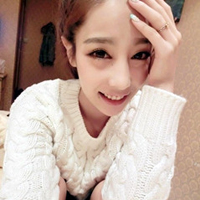 抱着小狗的可爱女生头像:卖萌是与身俱来的天赋_WWW.TQQA.COM
