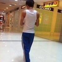 情侣头像一对两张:不带字:我会一直陪着你_WWW.TQQA.COM