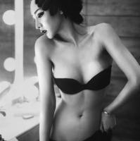 欧美气质女神头像:离开你离开爱_WWW.TQQA.COM
