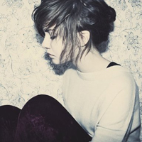 故事里的角色我不适合:唯美头像吧不带字女生_WWW.TQQA.COM