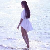 全身照QQ头像图片:远景唯美女生_WWW.TQQA.COM