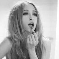 灰白色女生头像_WWW.TQQA.COM