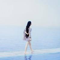 QQ唯美清新女生头像:承载一颗心_WWW.TQQA.COM