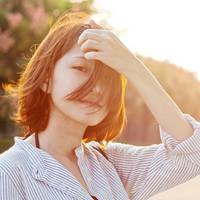 唯美头像小清新:手中花离人泪_WWW.TQQA.COM
