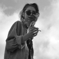 欧美抽烟女人头像:灰色:衮TMD蜜语甜言_WWW.TQQA.COM