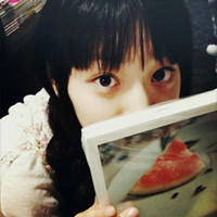 女生吃西瓜头像:吃西瓜的意境唯美女生头像:20_WWW.TQQA.COM