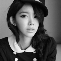 灰白色女生头像_WWW.TQQA.COM