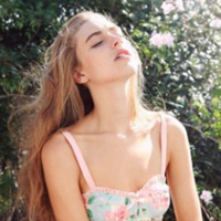 欧美意境好看女生头像:故事里的她_WWW.TQQA.COM