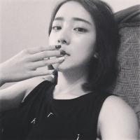 唯美灰色意境女生头像:幸福在哪里_WWW.TQQA.COM