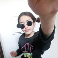 唯美阳光下女生头像:你的沉默我不懂_WWW.TQQA.COM