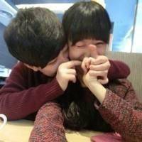 相互牵绊的幸福双人QQ情侣头像图片:发现爱的所_WWW.TQQA.COM