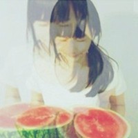 女生吃西瓜头像:吃西瓜的意境唯美女生头像:20_WWW.TQQA.COM