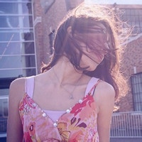 美女头像:欧美:能触碰的幸福_WWW.TQQA.COM