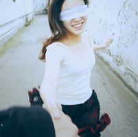 漂亮的意境女生头像_WWW.TQQA.COM
