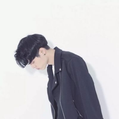 意境情侣头像一男一女一人一张图像大全_WWW.TQQA.COM