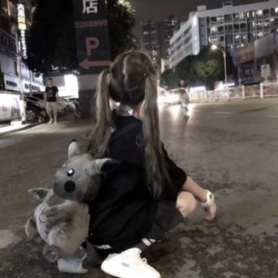 伤感网图女生头像_WWW.TQQA.COM